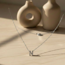 Naloži sliko v pregledovalnik galerije, Silver sparkling letter verižica