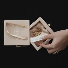 Load image into Gallery viewer, Adora earrings