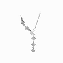 Load image into Gallery viewer, Silver clover necklace
