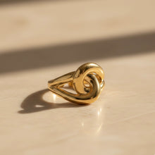 Load image into Gallery viewer, Solea ring
