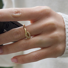 Load image into Gallery viewer, Knot ring
