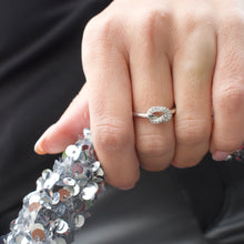 Load image into Gallery viewer, Silver knot ring
