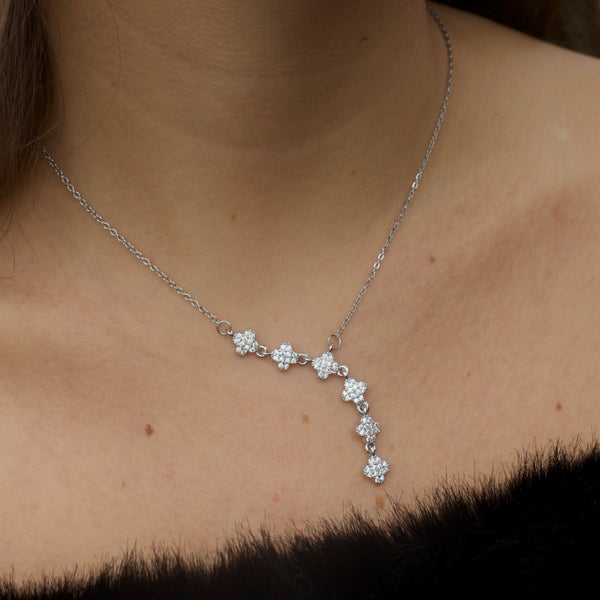Silver clover necklace