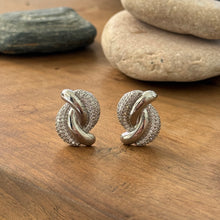 Load image into Gallery viewer, Sparkly earrings
