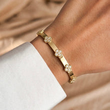 Naloži sliko v pregledovalnik galerije, Clover bangle
